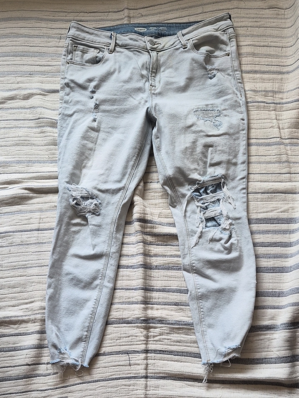 Old Navy Acid Washed Distressed Cropped Jeans